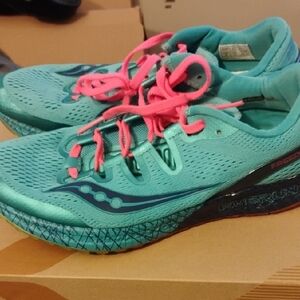Saucony Women's Teal Running Shoes with Pink Laces